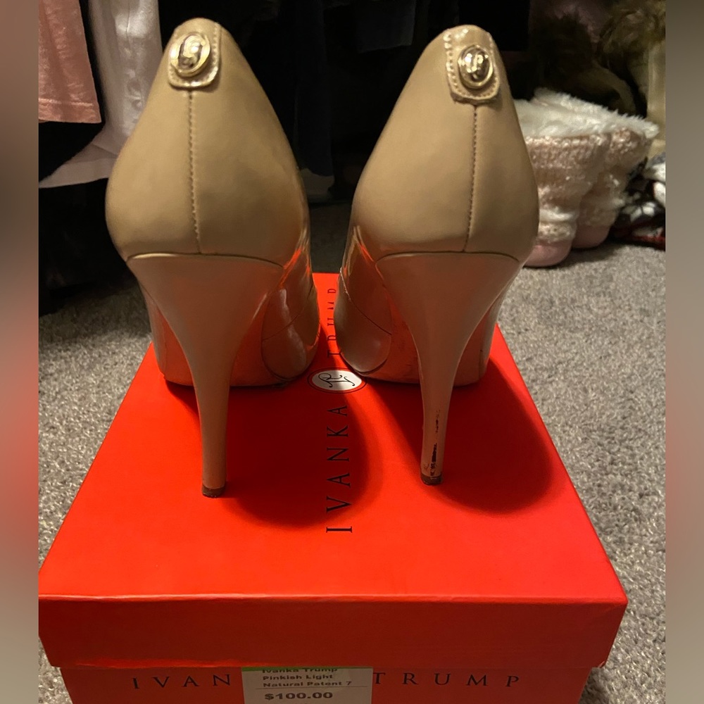 Ladies Ivanca Trump tan heels! Good condition slightly worn smoke free home